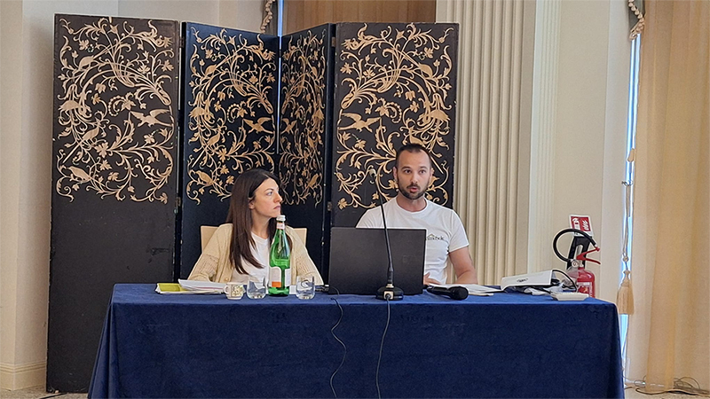 Da sinistra: Angelica Batani, ufficio marketing di Almaverde Bio e Ivan Agatiello, marketing e comunicazione di Op Primo Sole